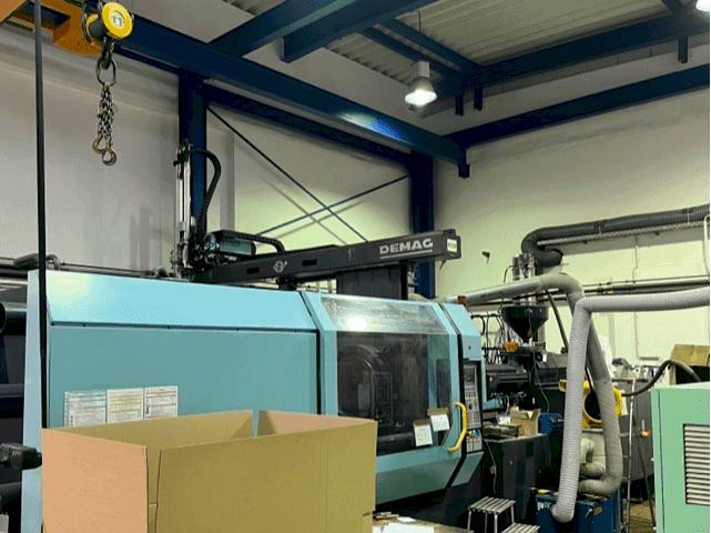 Koneen  DEMAG 500/900-5200 etunäkymä