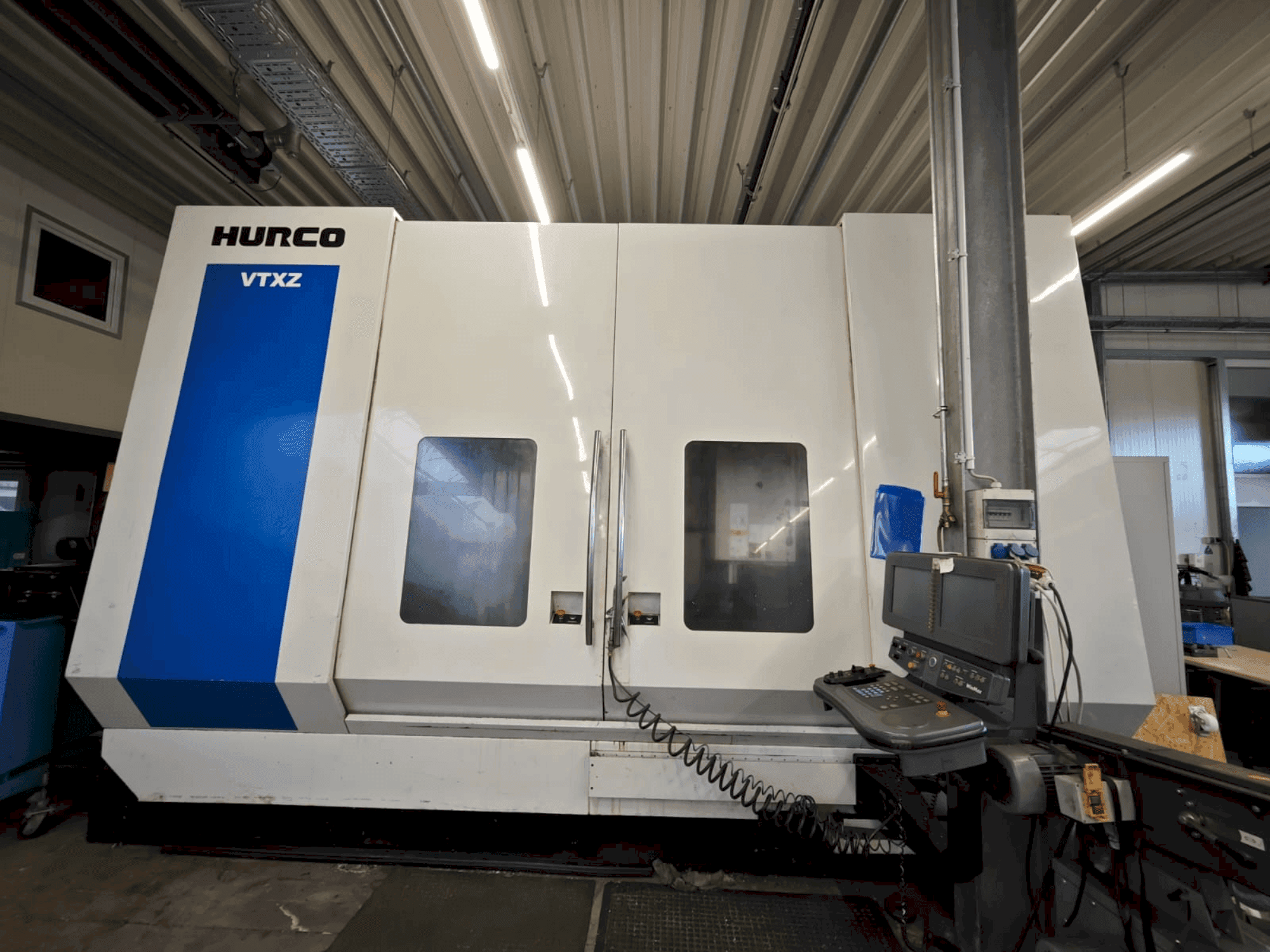 Koneen Hurco VTXZ etunäkymä
