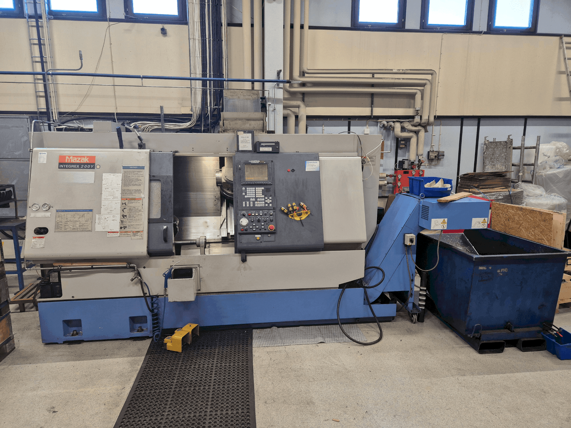 Koneen  Mazak Integrex 200Y etunäkymä