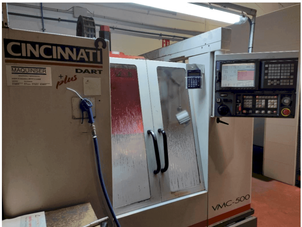 Koneen Cincinnati Dart Plus VMC-500 etunäkymä