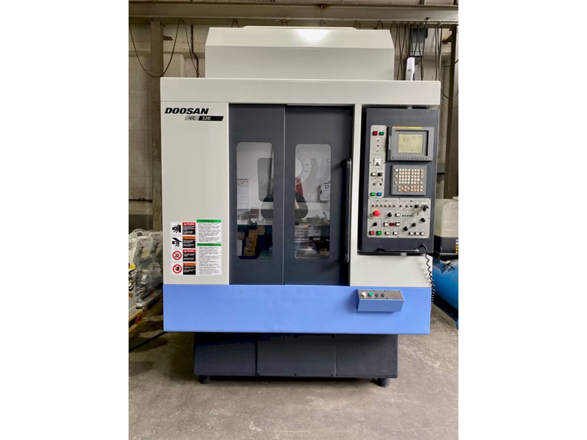Koneen Doosan VC 320 etunäkymä