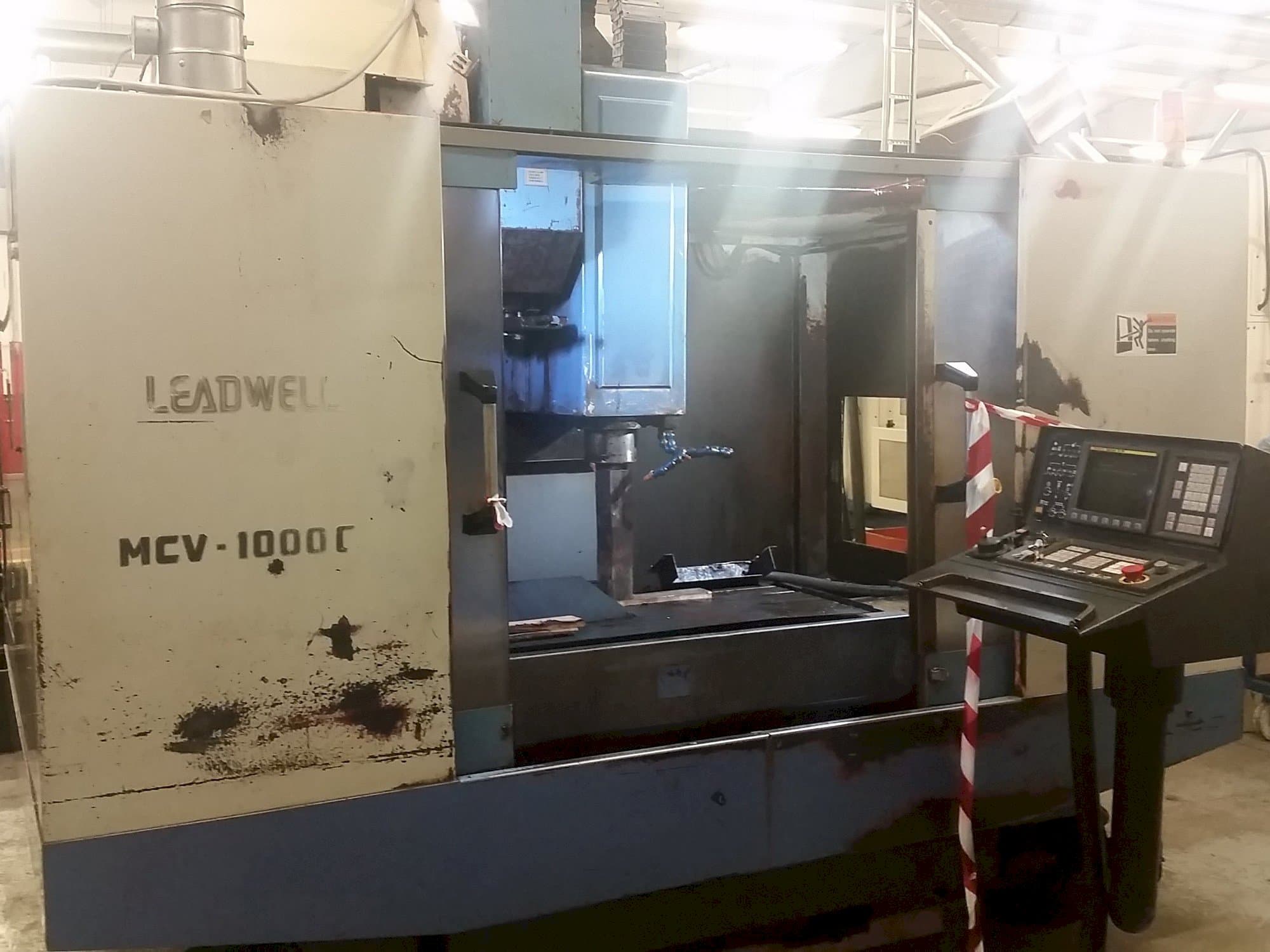 Koneen  Leadwell MCV-1000CR etunäkymä