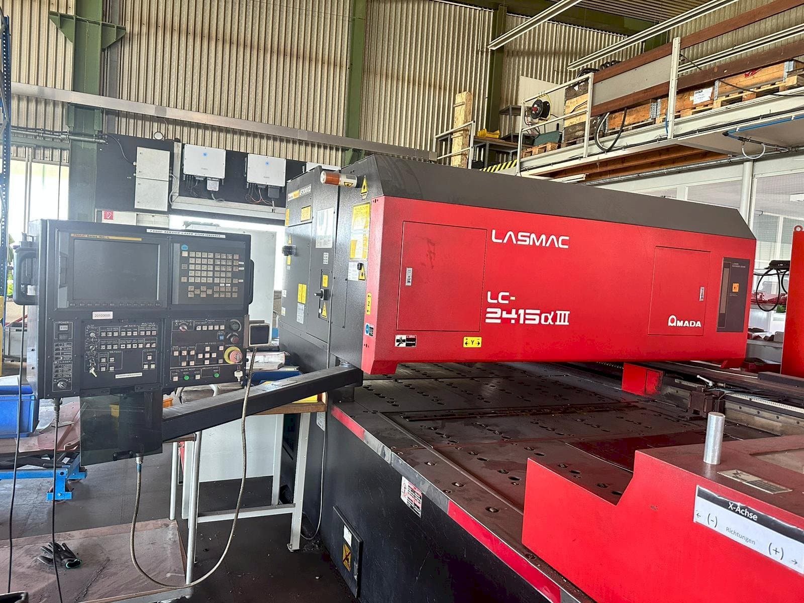 Koneen  AMADA LC2415 A3 etunäkymä