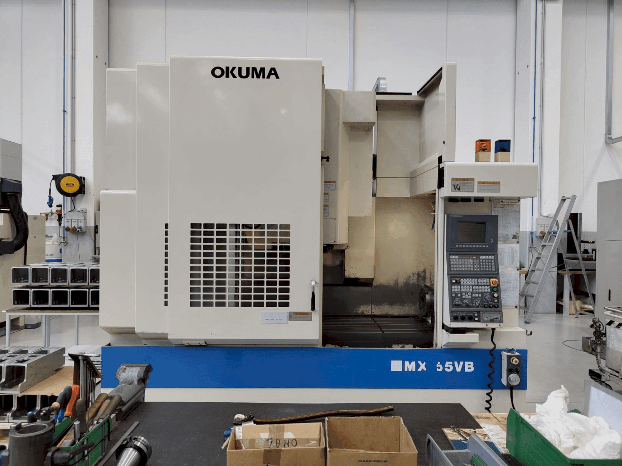Koneen Okuma MX 55 VB etunäkymä