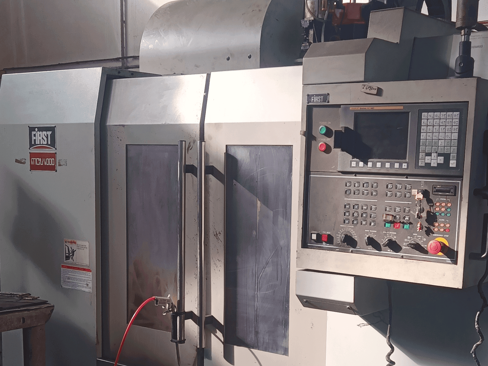 Koneen FIRST MCV-100 etunäkymä