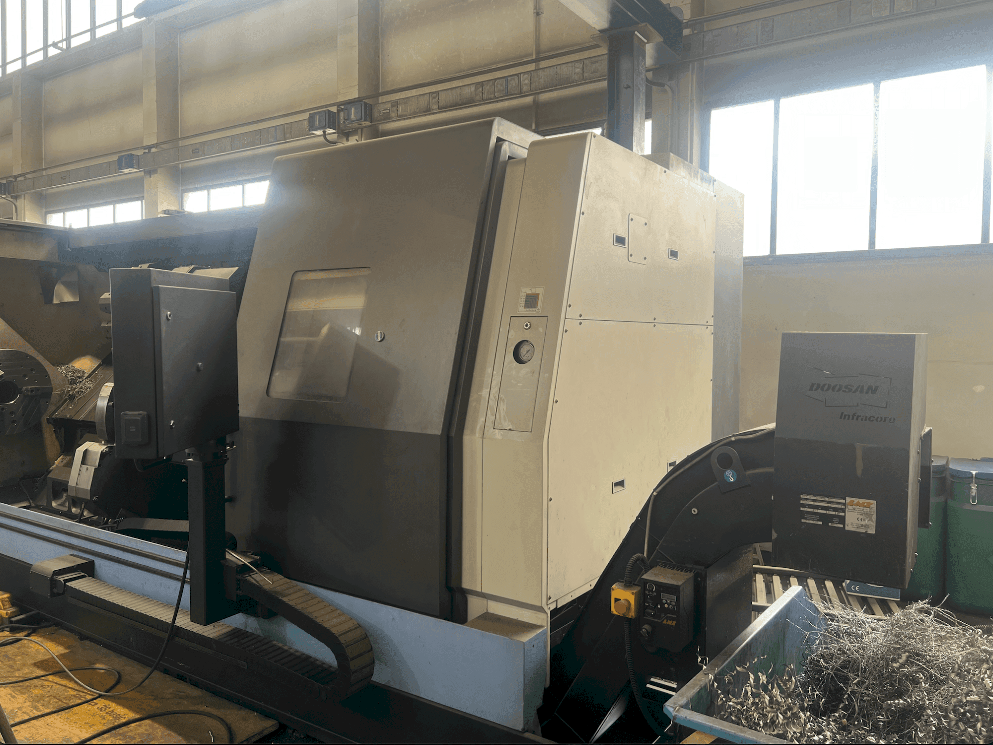 Koneen DOOSAN Puma 700 LM etunäkymä