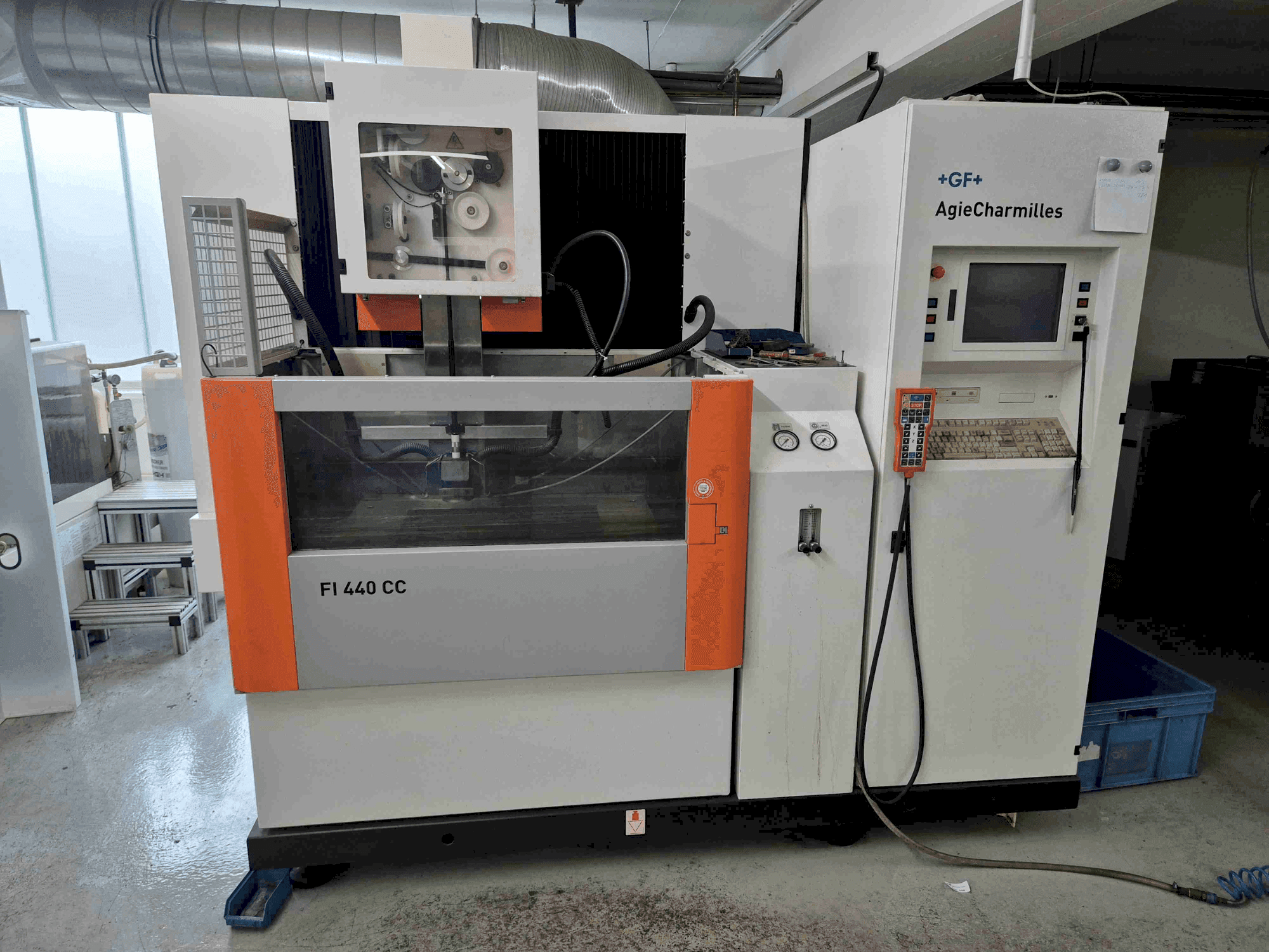 Koneen  CHARMILLES FI 440 CC etunäkymä