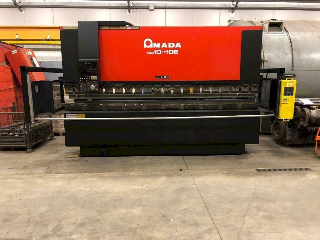 Koneen AMADA 10-40E etunäkymä