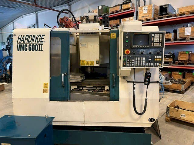 Koneen  HARDINGE VMC 600II etunäkymä