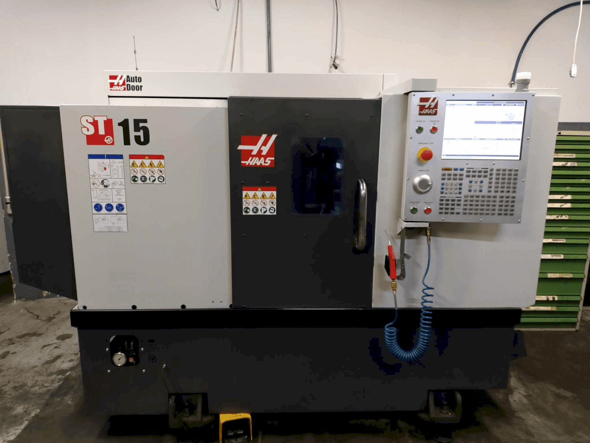 Koneen HAAS ST-15 etunäkymä