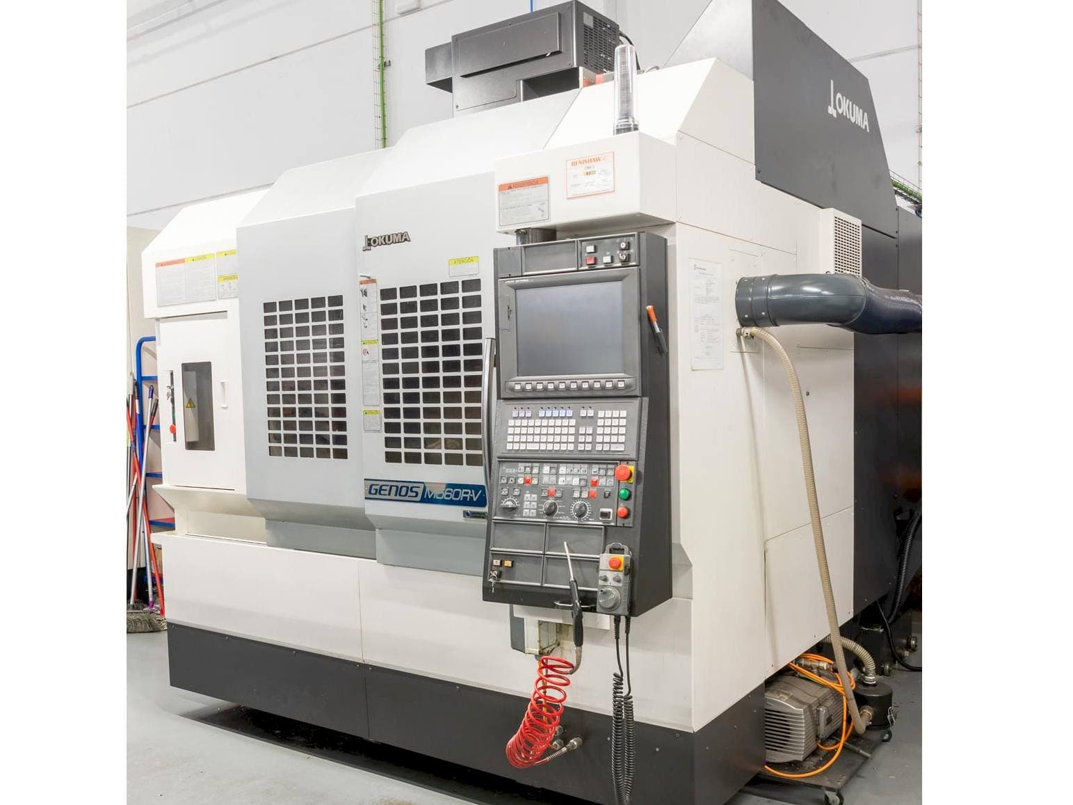 Koneen Okuma Genos M560R-V etunäkymä