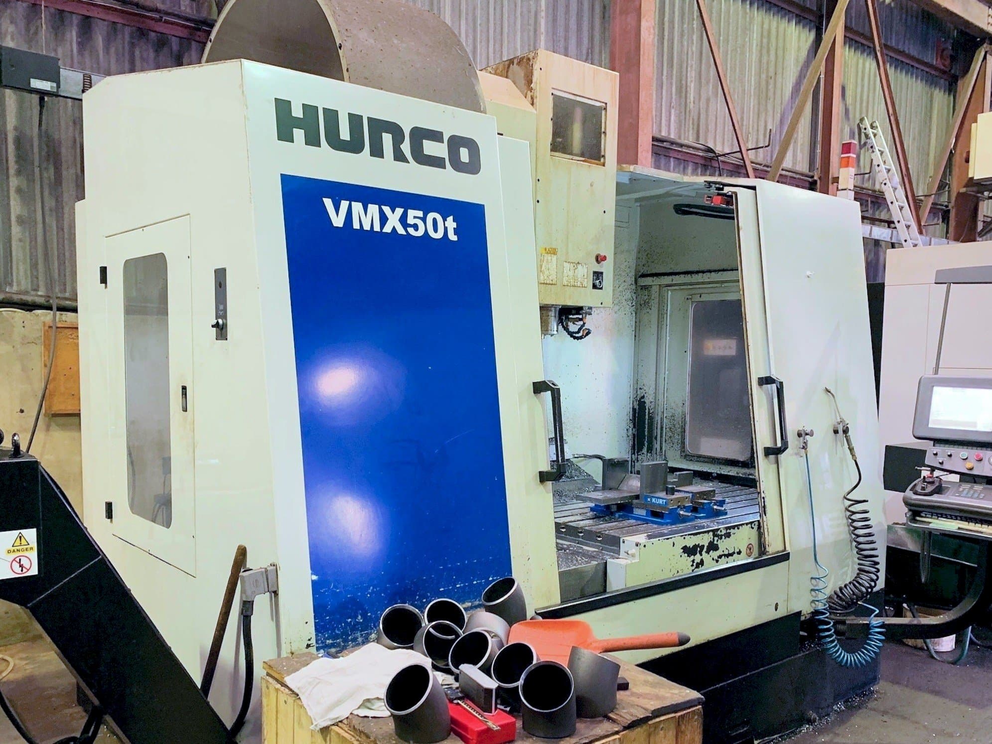 Koneen Hurco VMX 50T etunäkymä