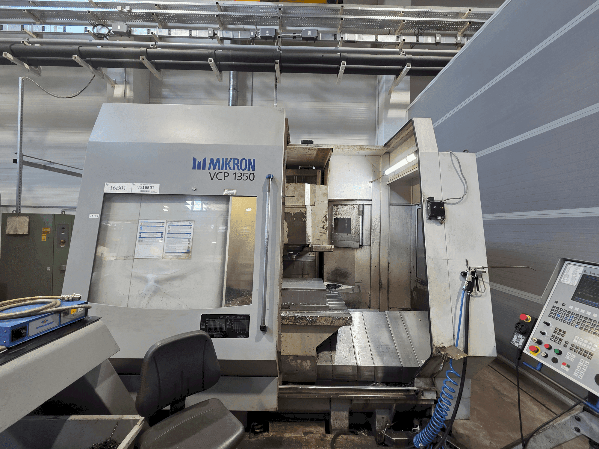 Koneen MIKRON VCP 1350 etunäkymä