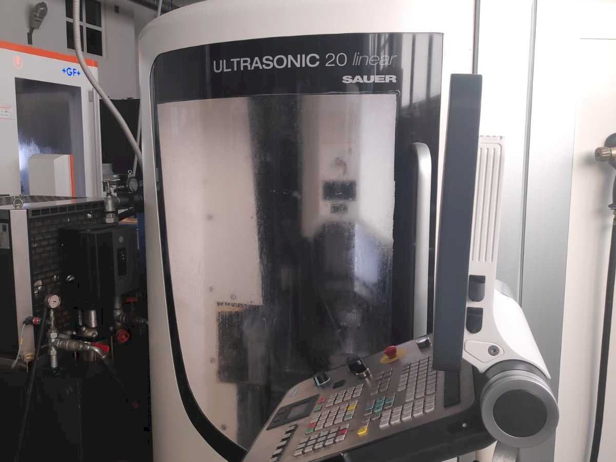 Koneen DMG MORI UltraSonic 20 Linear etunäkymä