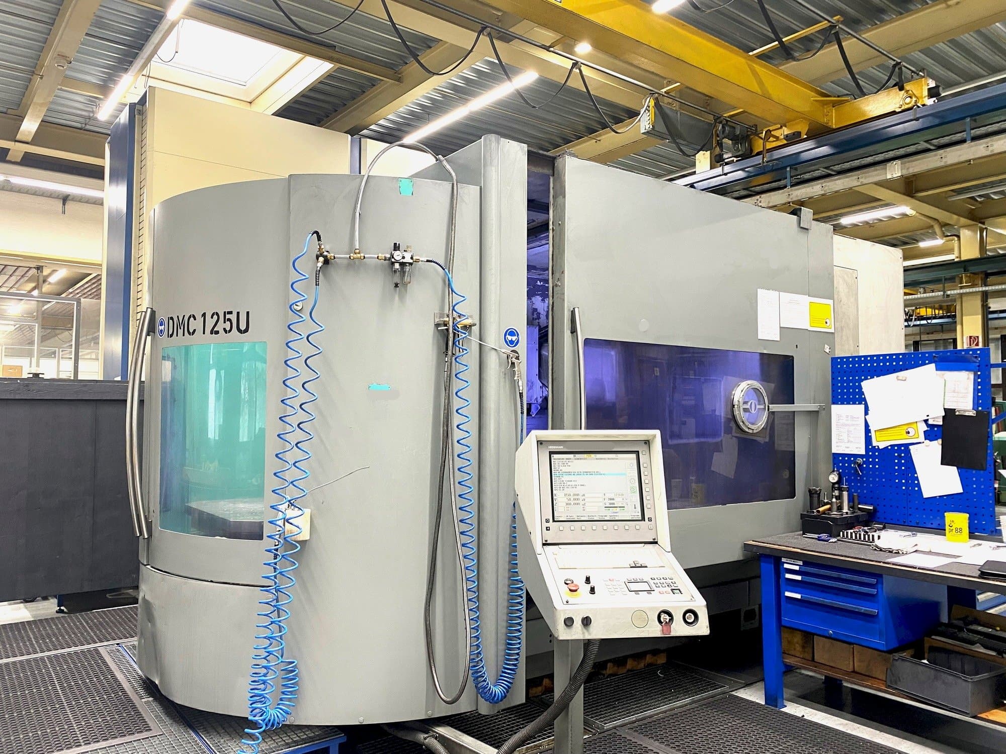 Koneen  DMG Deckel Maho DMC 125 U etunäkymä