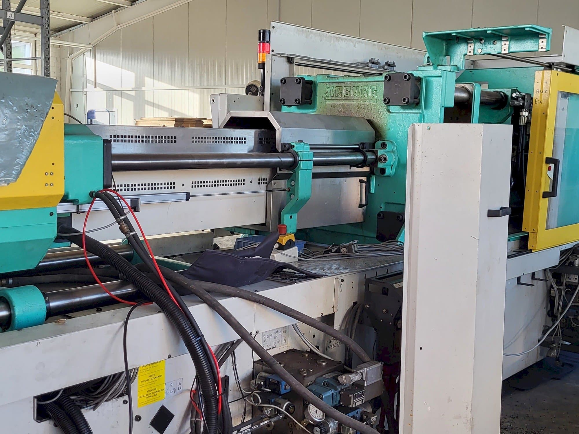 Koneen Arburg Allrounder Centex 570C2200-1300 vasen näkymä