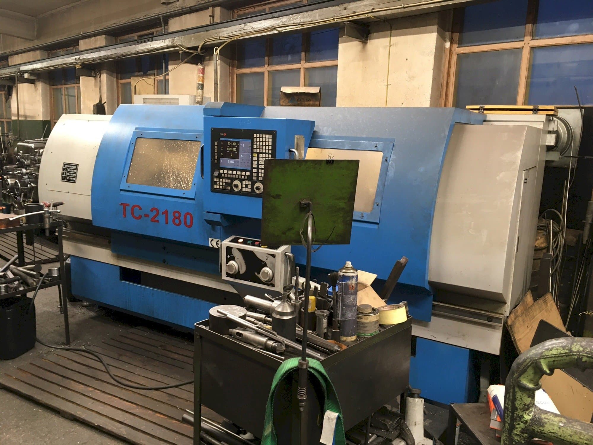 Koneen KNUTH RIC-TC2180 etunäkymä