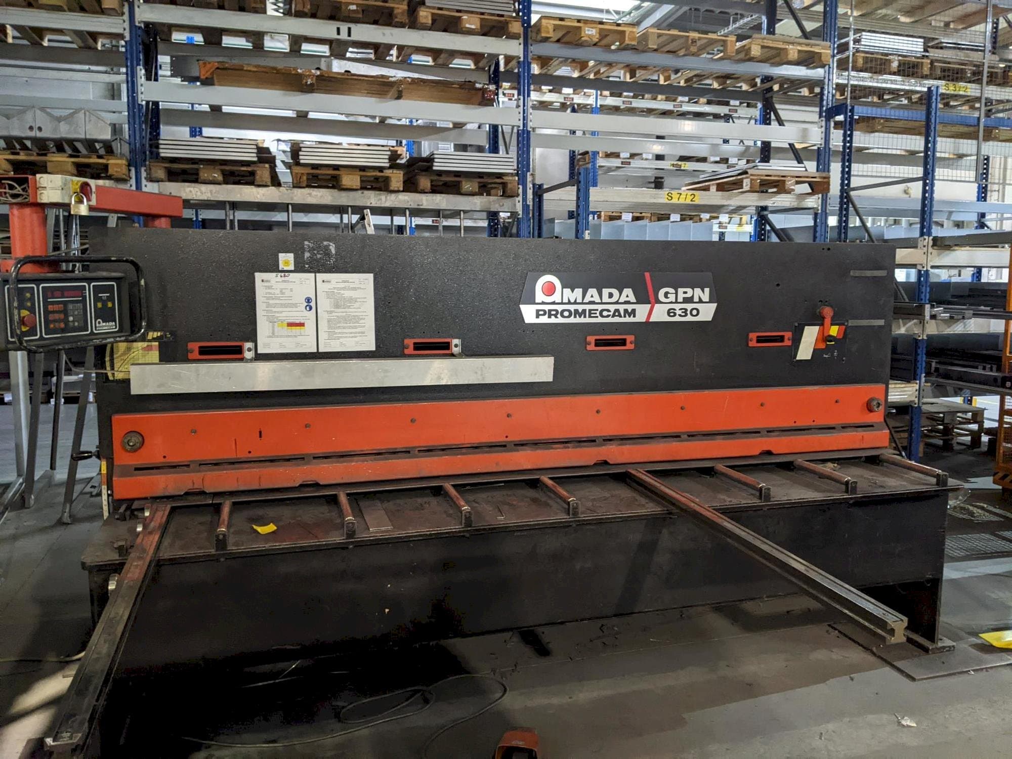 Koneen AMADA Promecam Gpn 630 etunäkymä