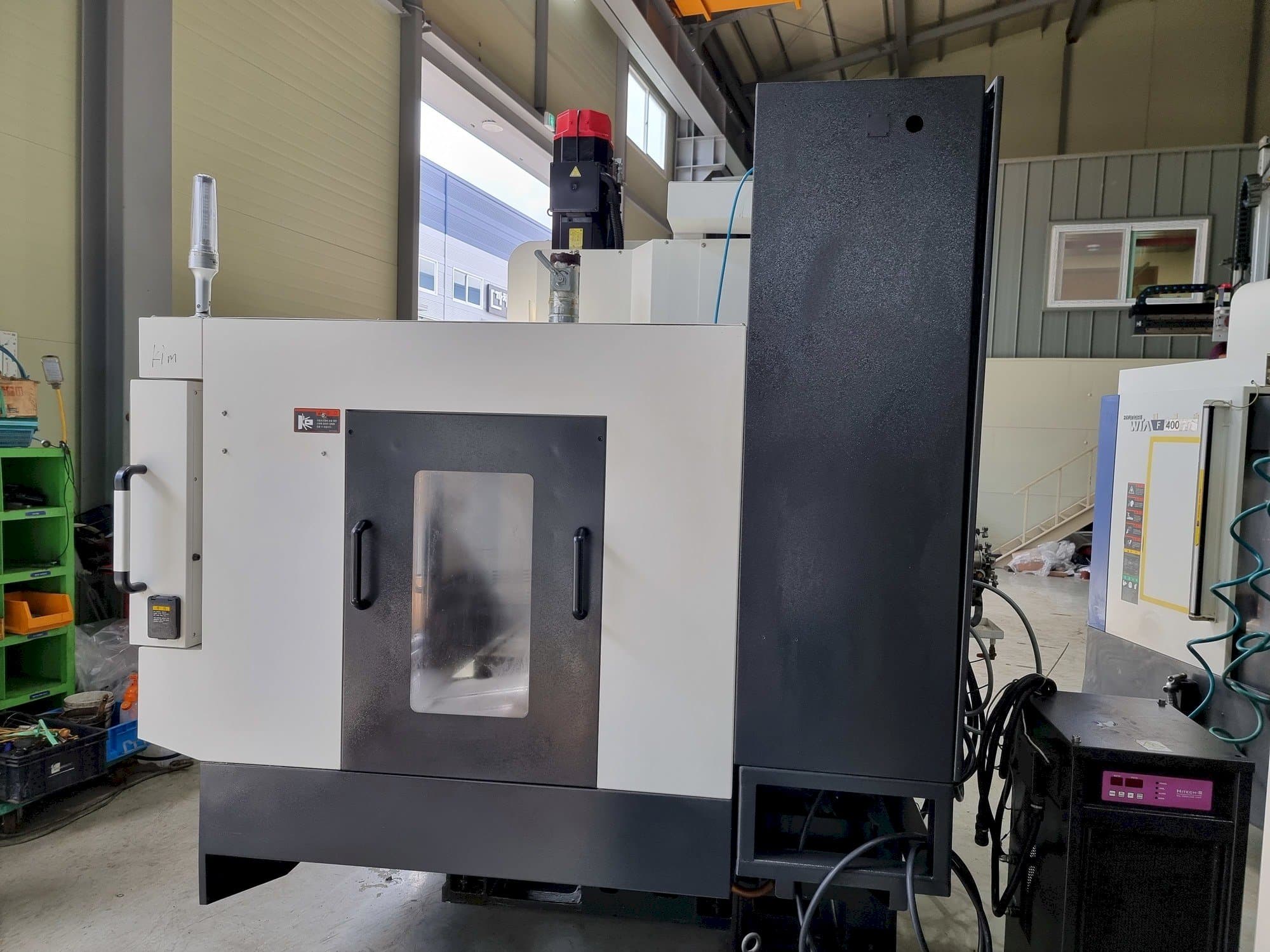 Koneen  Hyundai Wia F400 etunäkymä