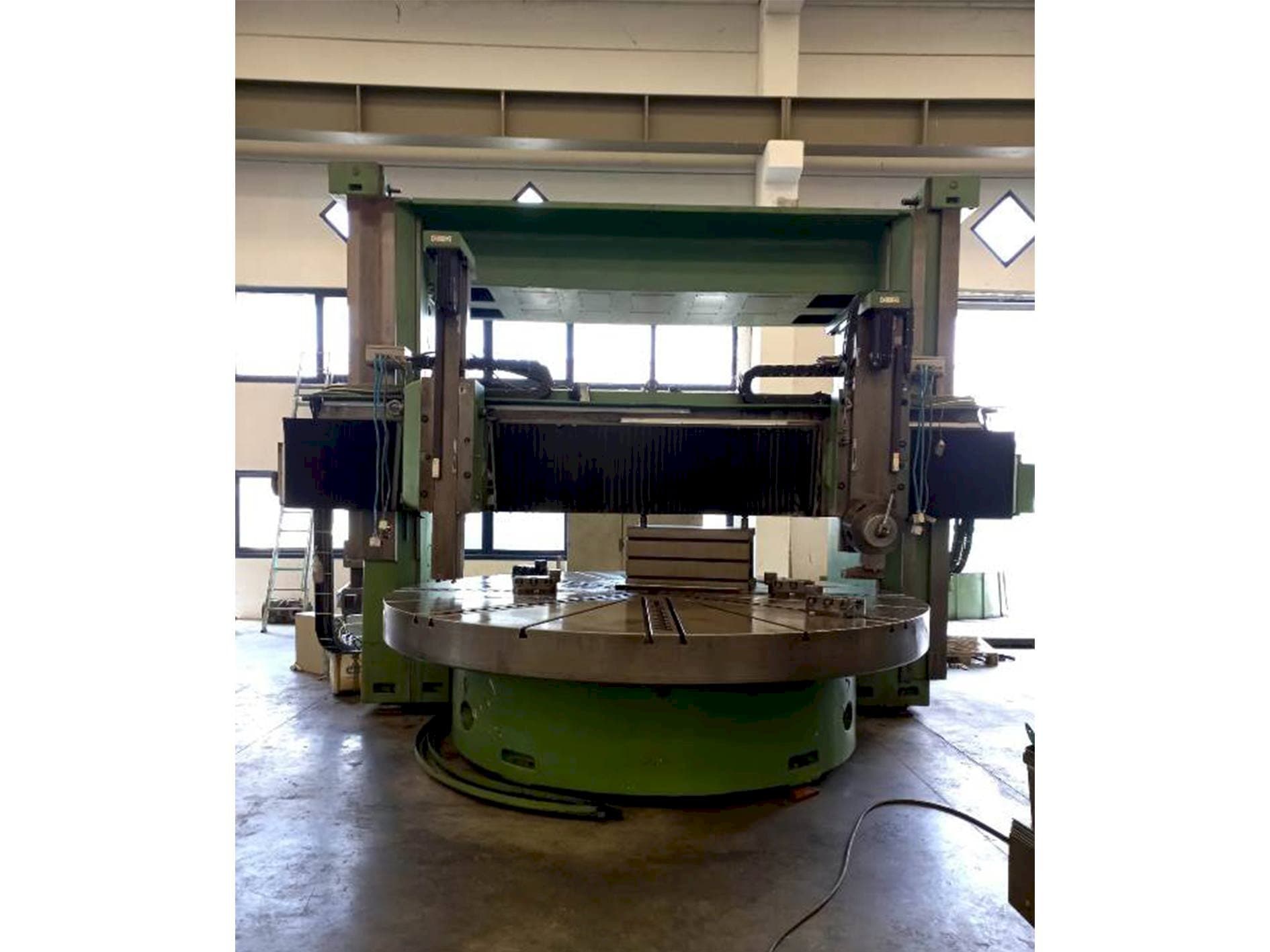 Koneen Titan SC 43 ECS 1400 etunäkymä