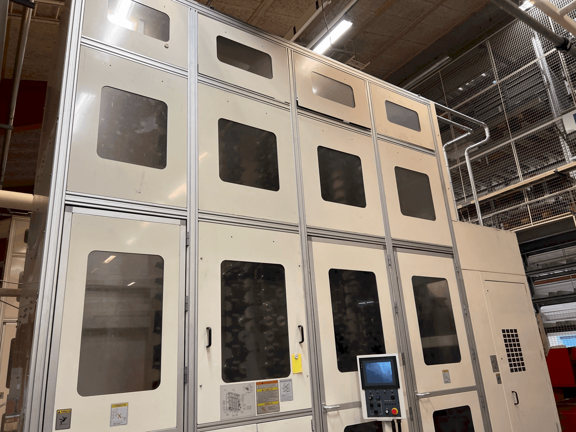 Koneen Okuma MA-800H vasen näkymä