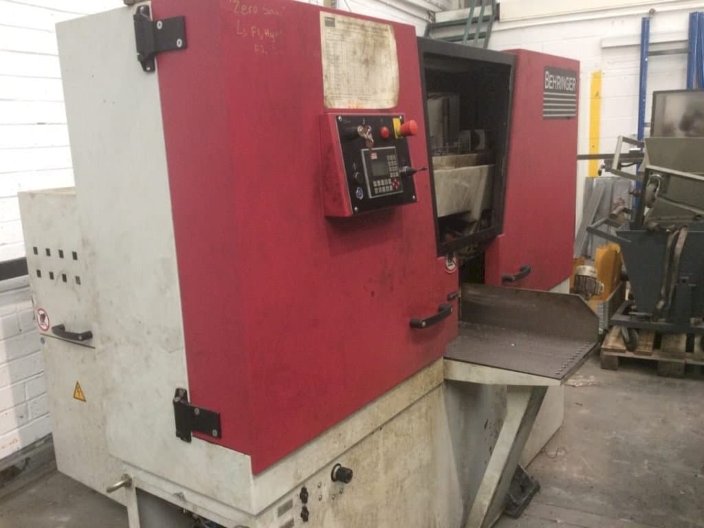 Koneen Behringer HBE261 A etunäkymä