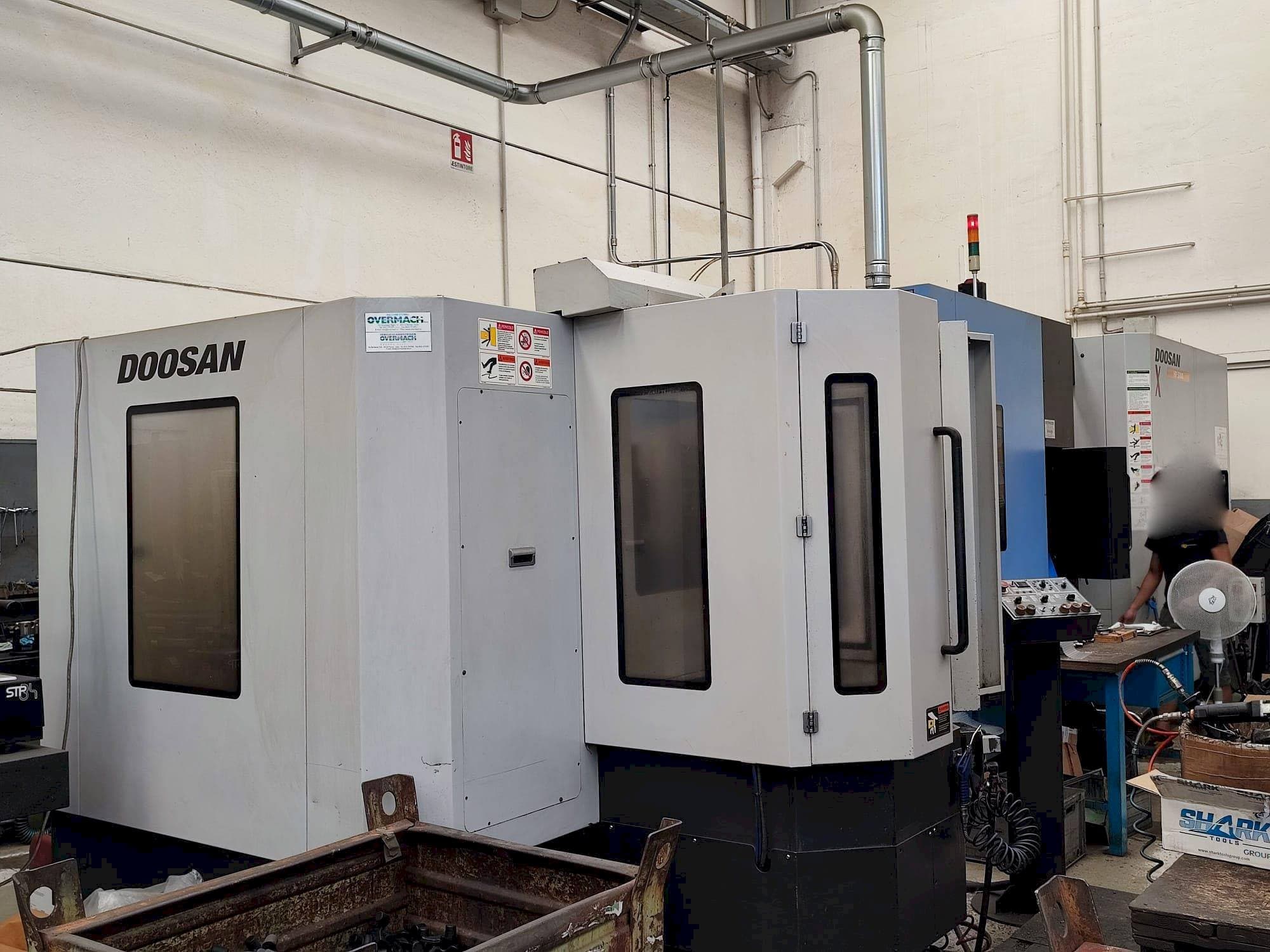 Koneen DOOSAN HP 5100 etunäkymä