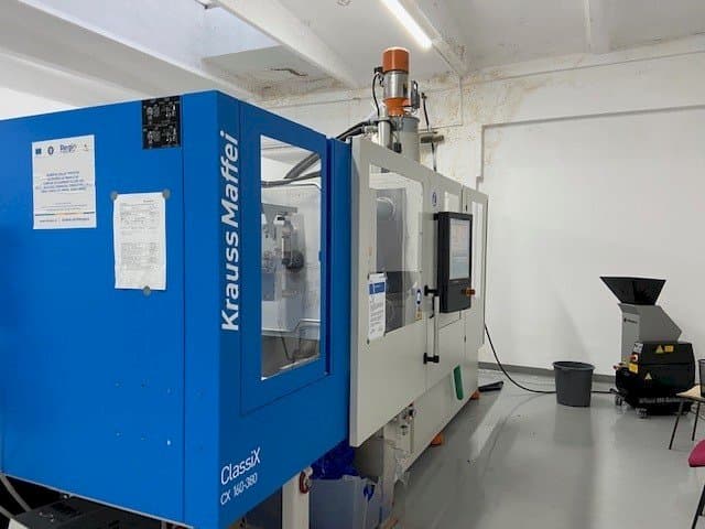 Koneen  Krauss Maffei ClassiX CX 160-380 vasemman sivun näkymä