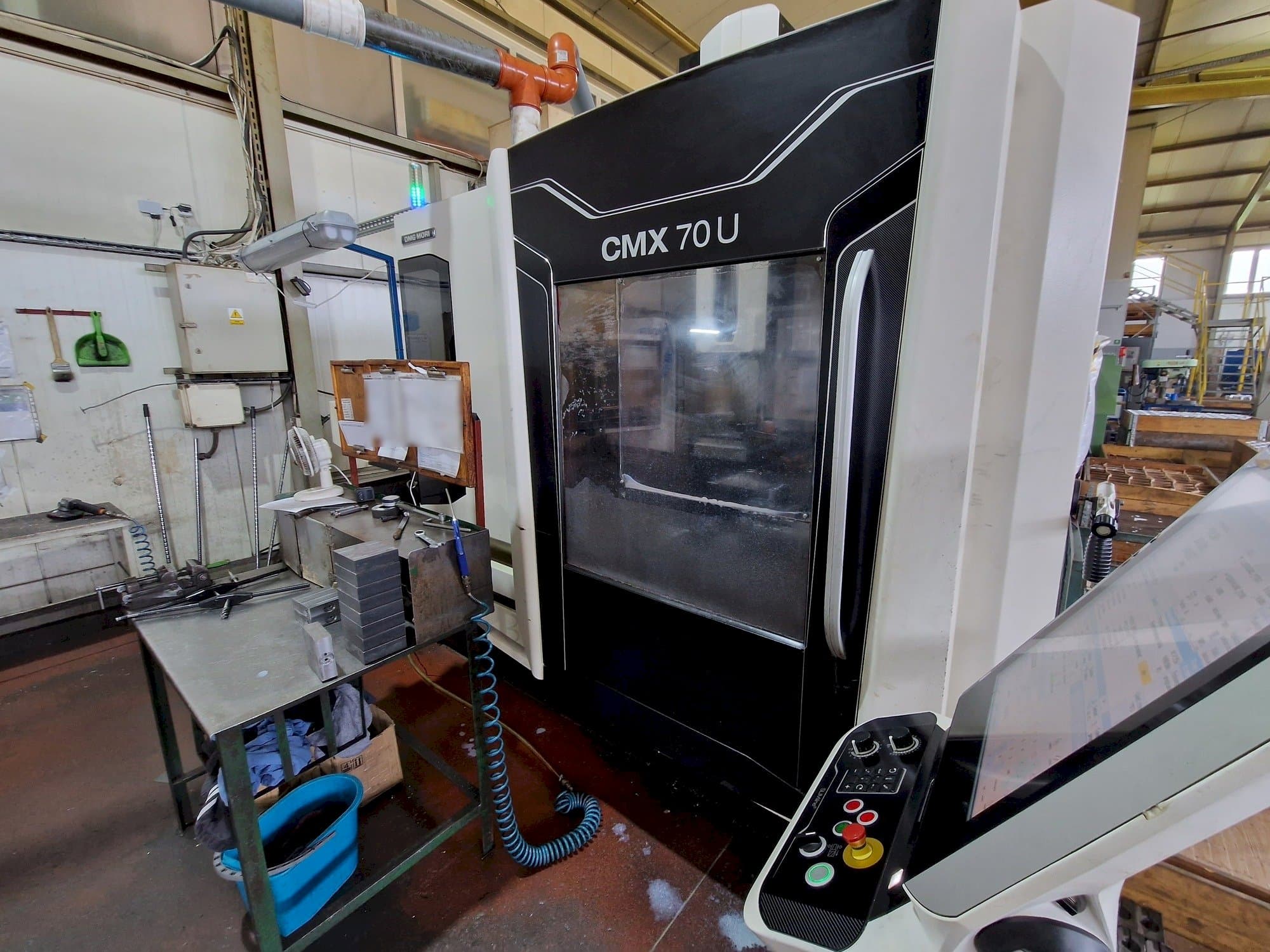 Koneen DMG MORI CMX 70 U etunäkymä