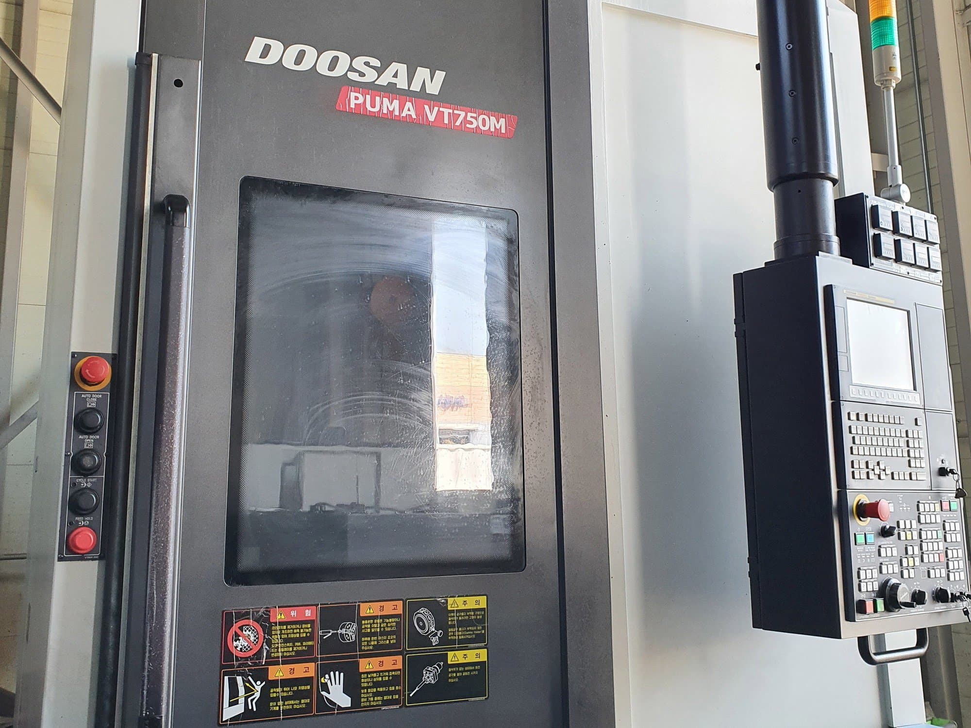 Koneen Doosan VT750M etunäkymä