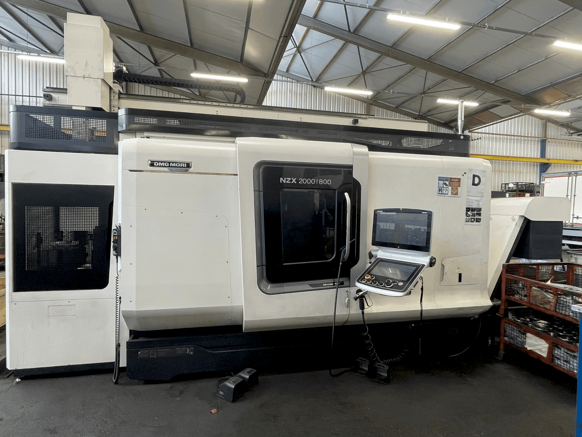 Koneen DMG MORI NZX 2000/800 etunäkymä