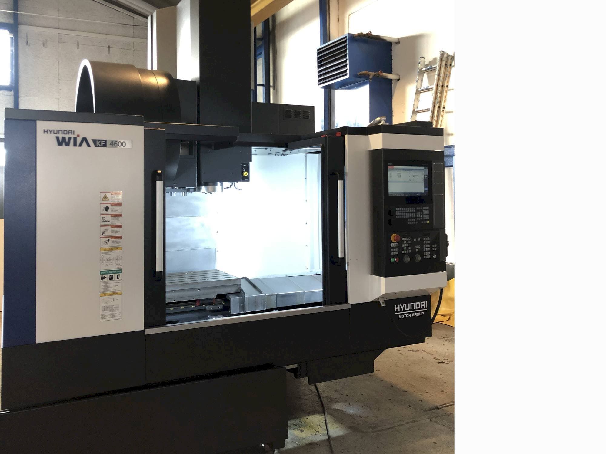 Koneen Hyundai Wia KF4600 etunäkymä