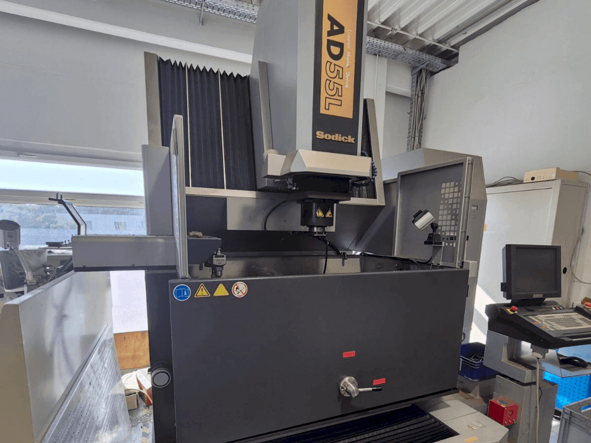 Koneen Sodick AD 55 L etunäkymä