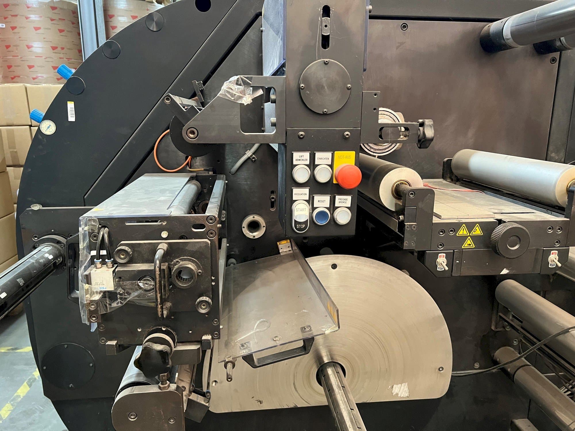 Koneen FLEXOR 380B etunäkymä
