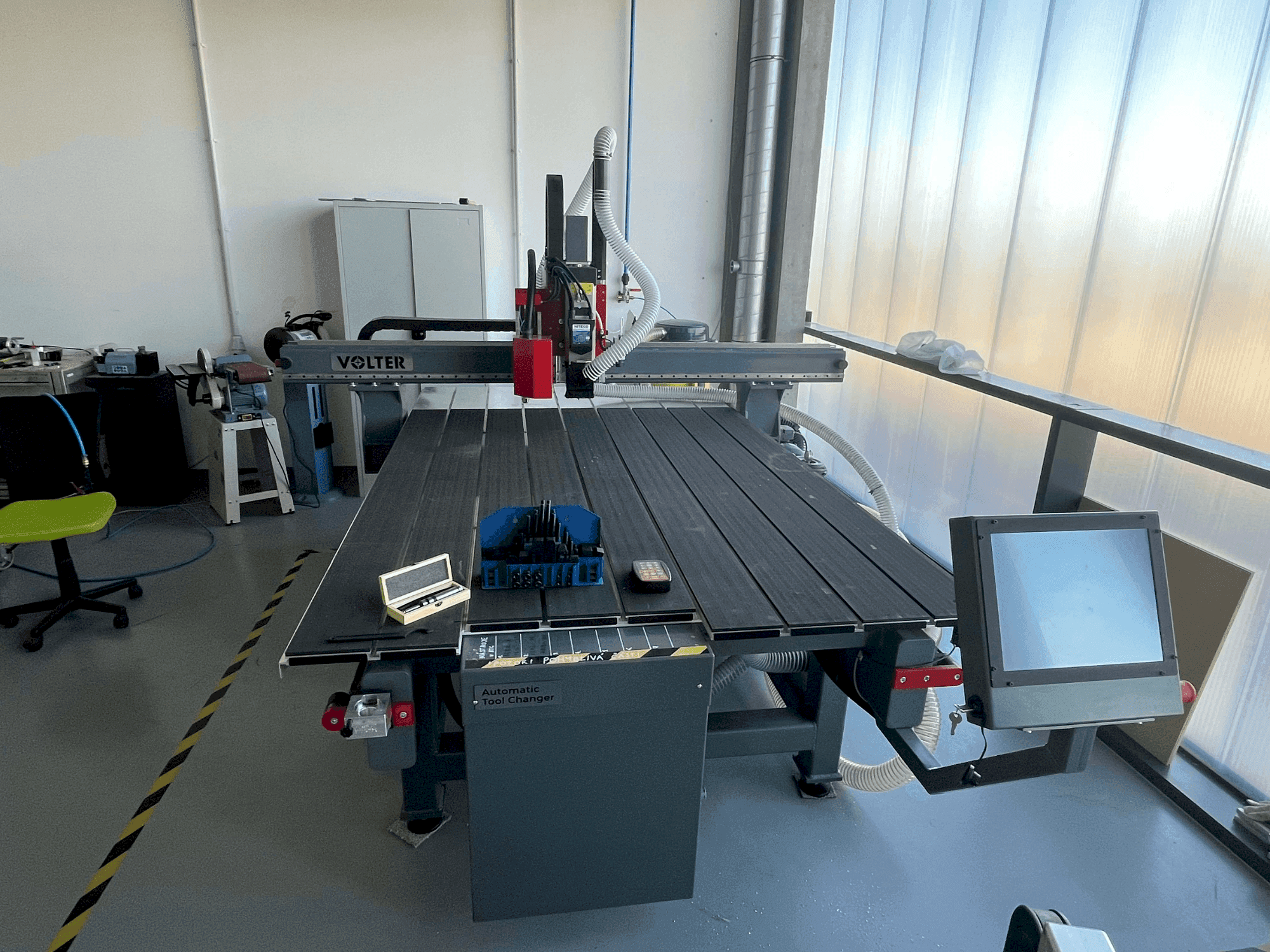 Koneen  VOLTER L2016 etunäkymä