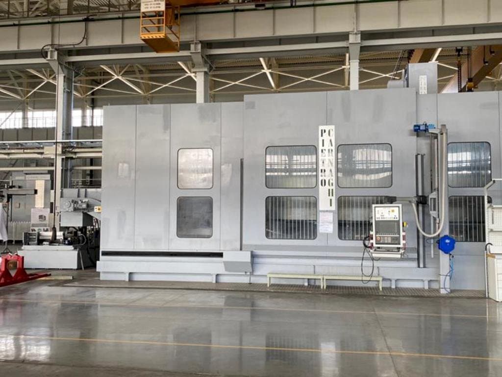 Koneen PIETRO CARNAGHI AC 32TM 2800 etunäkymä