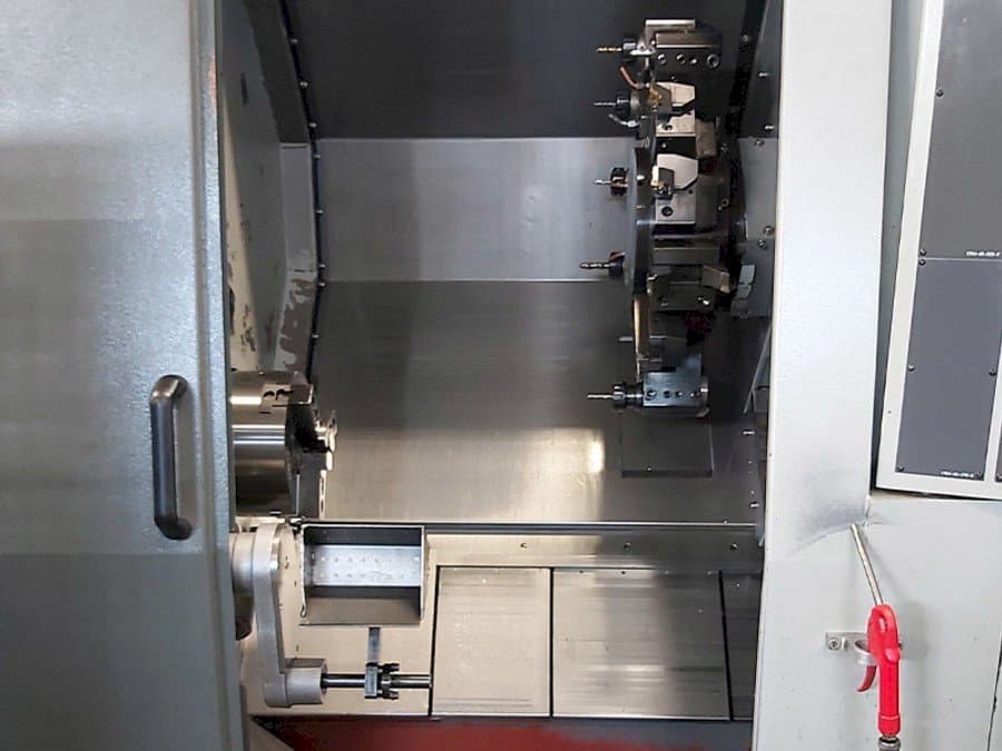 Koneen Hyundai Kia SKT210SY etunäkymä