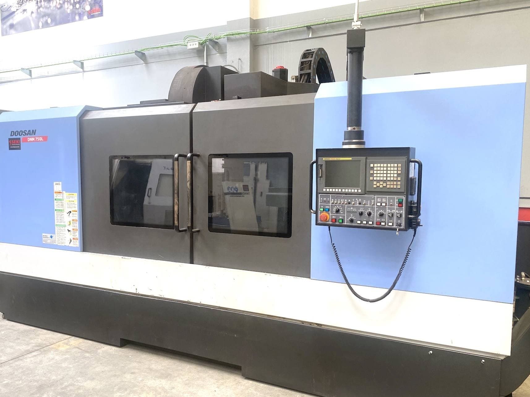 Koneen Doosan DNM 750L etunäkymä
