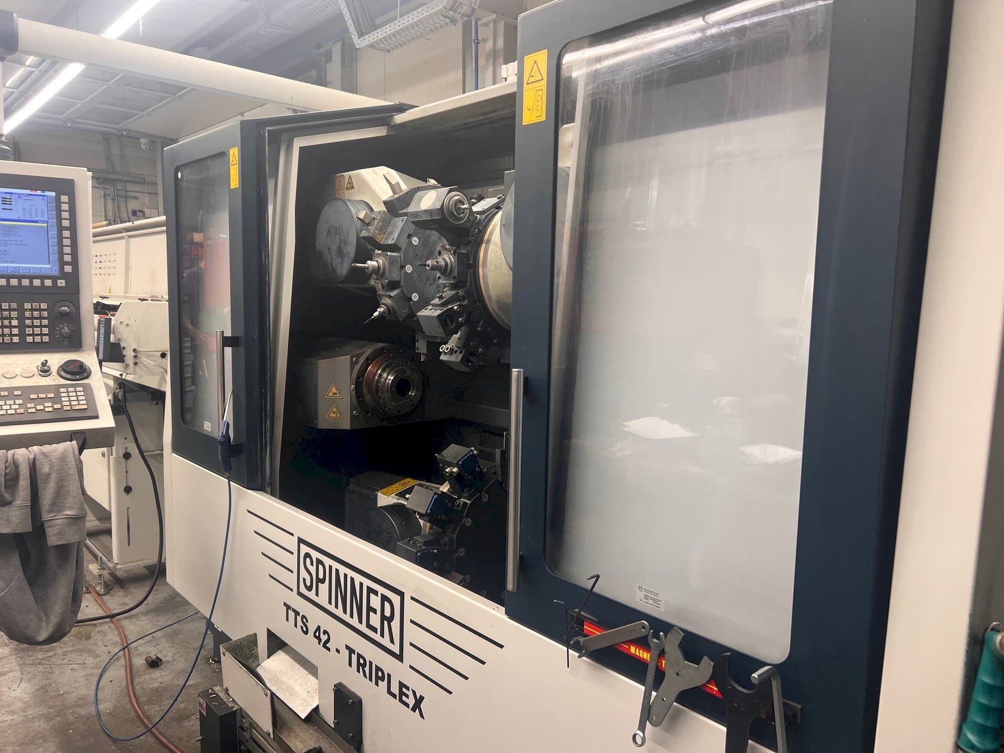 Koneen SPINNER TTS 42 etunäkymä