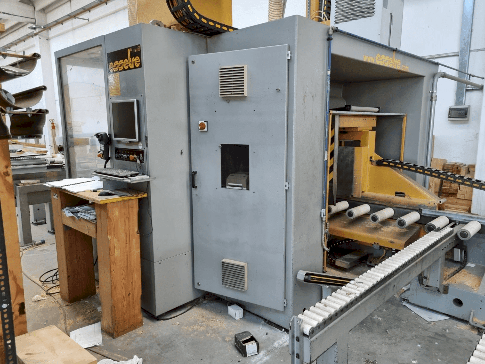 Koneen  ESSETRE TECHNO etunäkymä