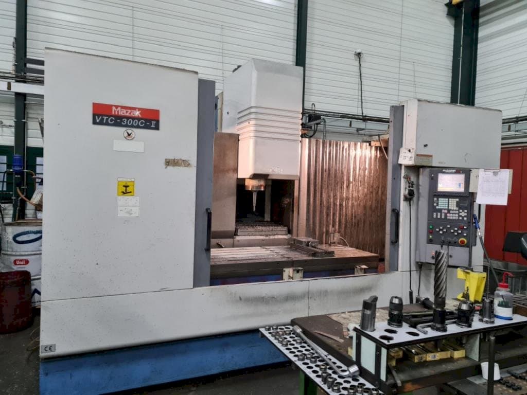 Koneen Mazak VTC 300C etunäkymä