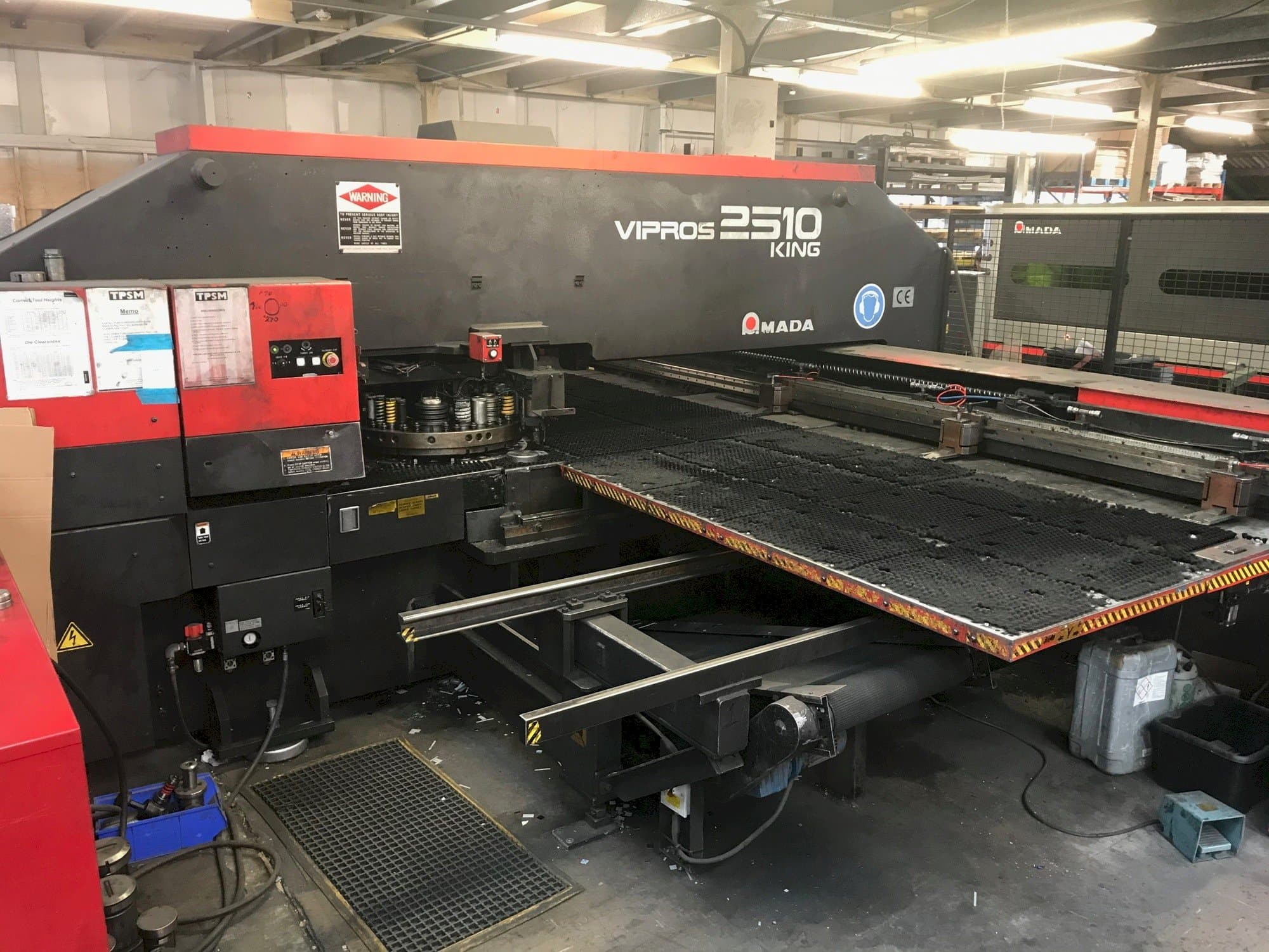 Koneen AMADA VIPROS 2510 KING etunäkymä