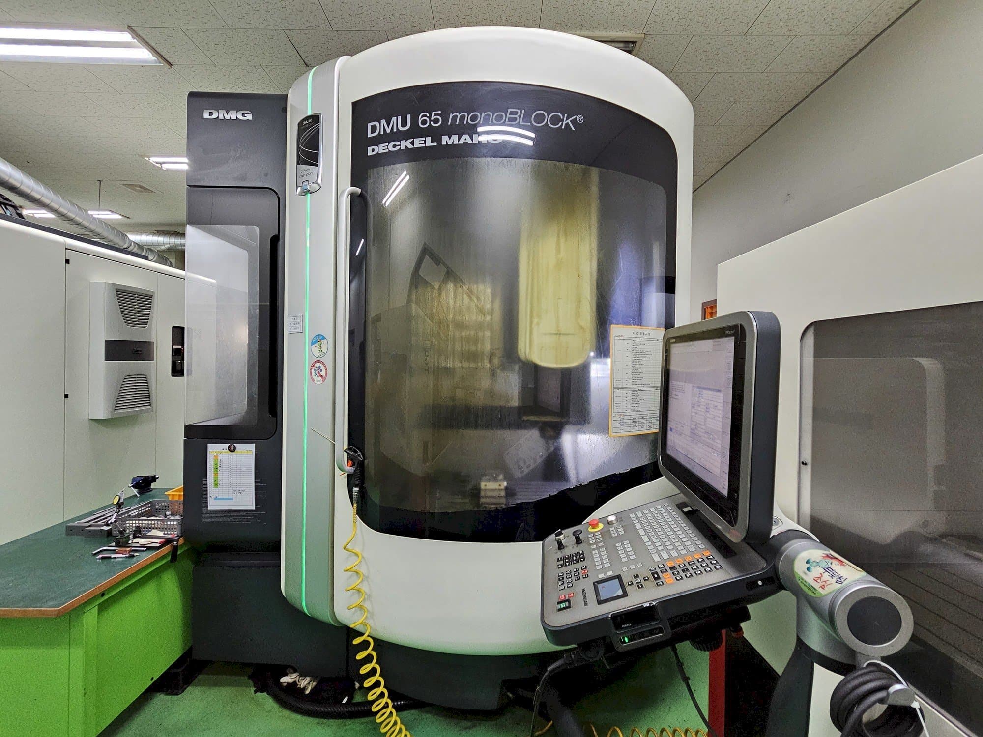 Koneen DECKEL MAHO DMU 65 monoBlock etunäkymä