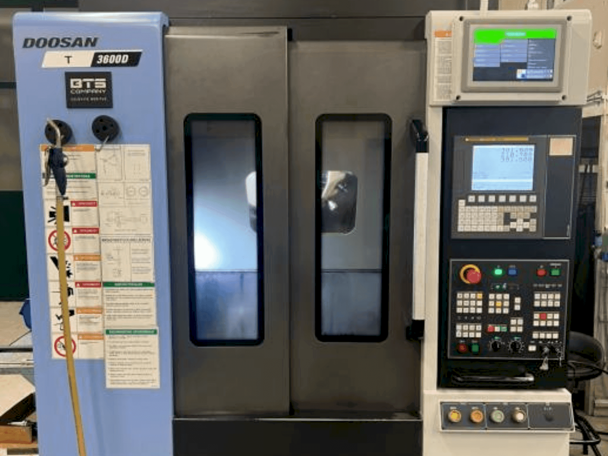 Koneen DOOSAN T3600 D etunäkymä