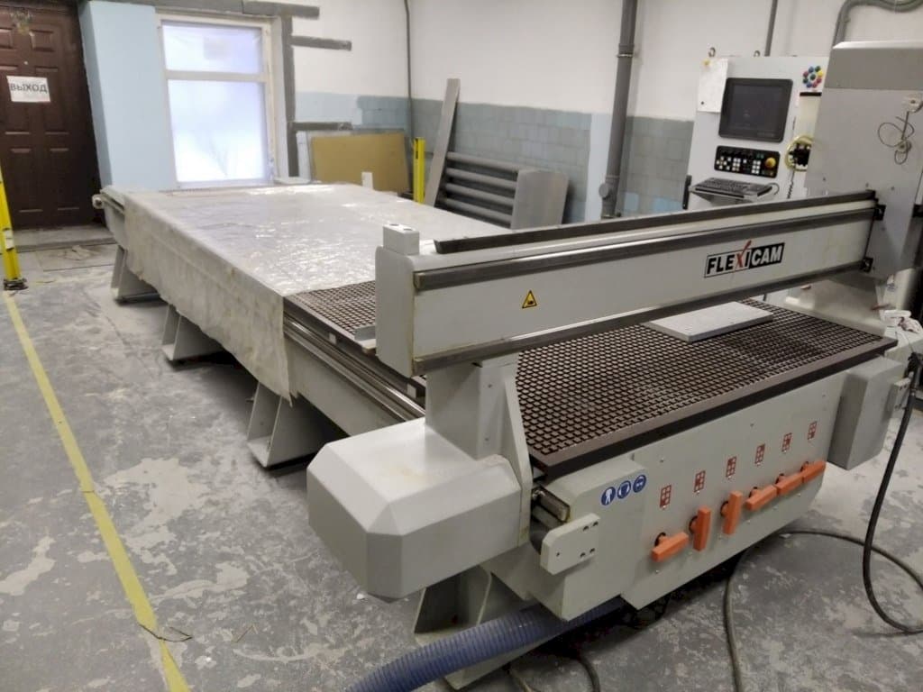 Koneen Becker FLEXICAM 1540 etunäkymä