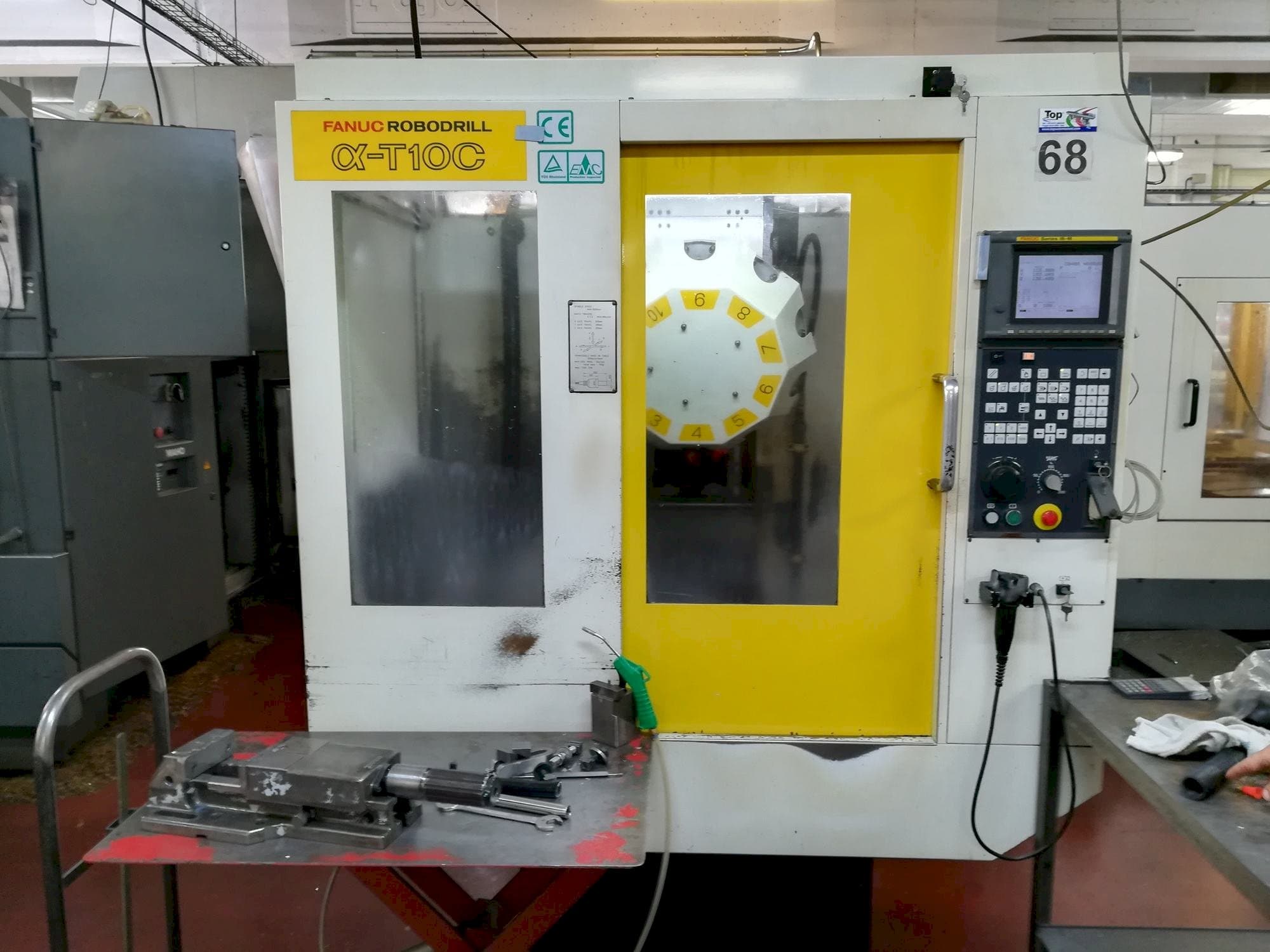 Koneen FANUC Robodrill alpha-T 10 C etunäkymä