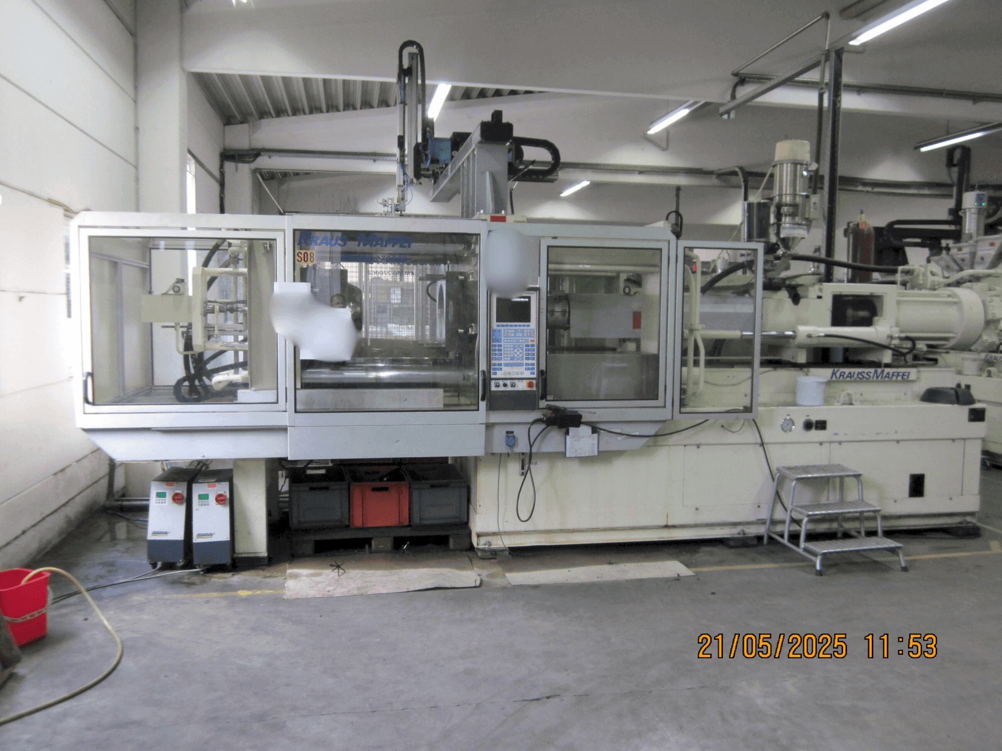 Koneen Krauss Maffei 350-2700 C2 etunäkymä