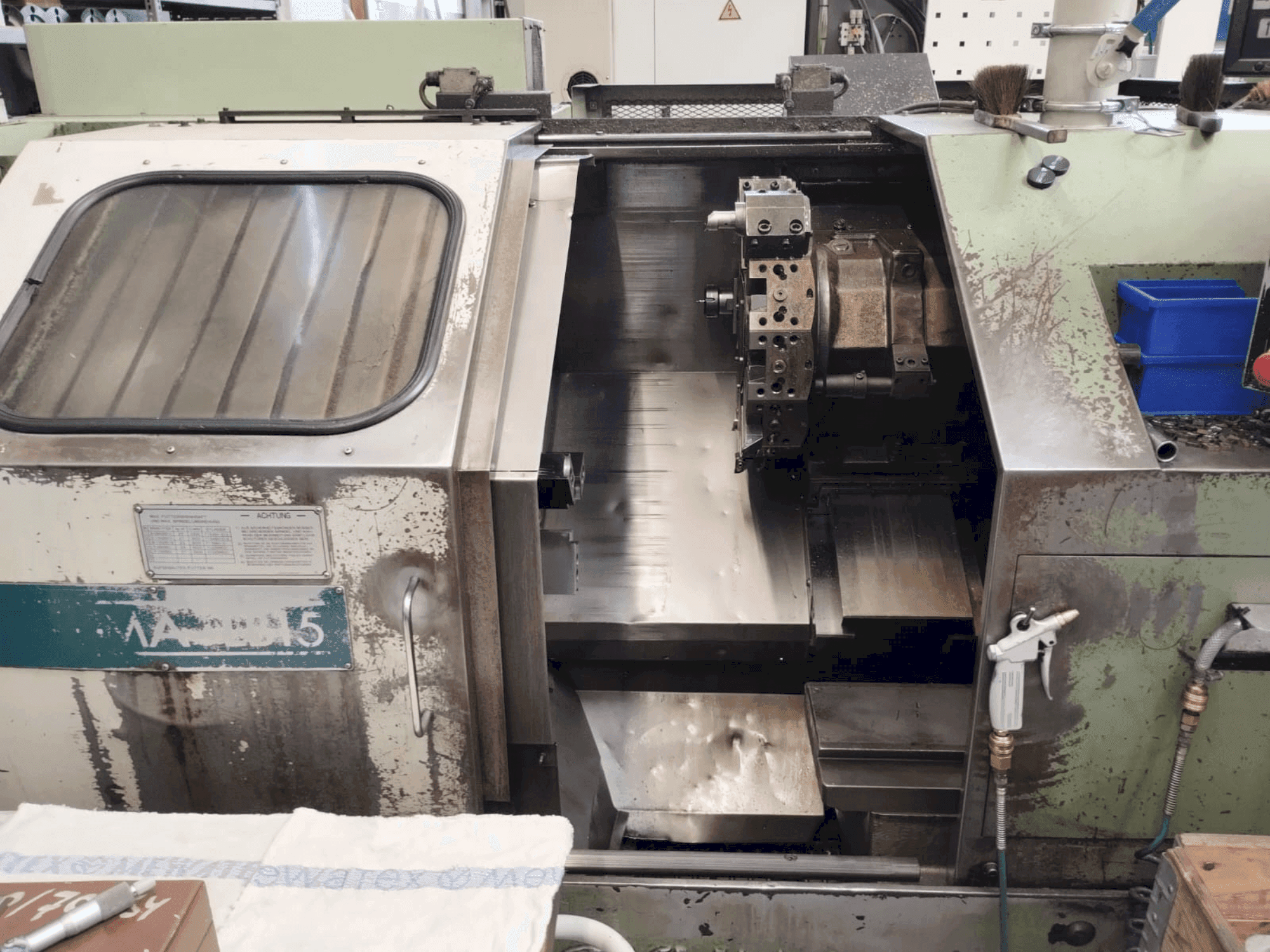 Koneen  Okuma LB15 etunäkymä
