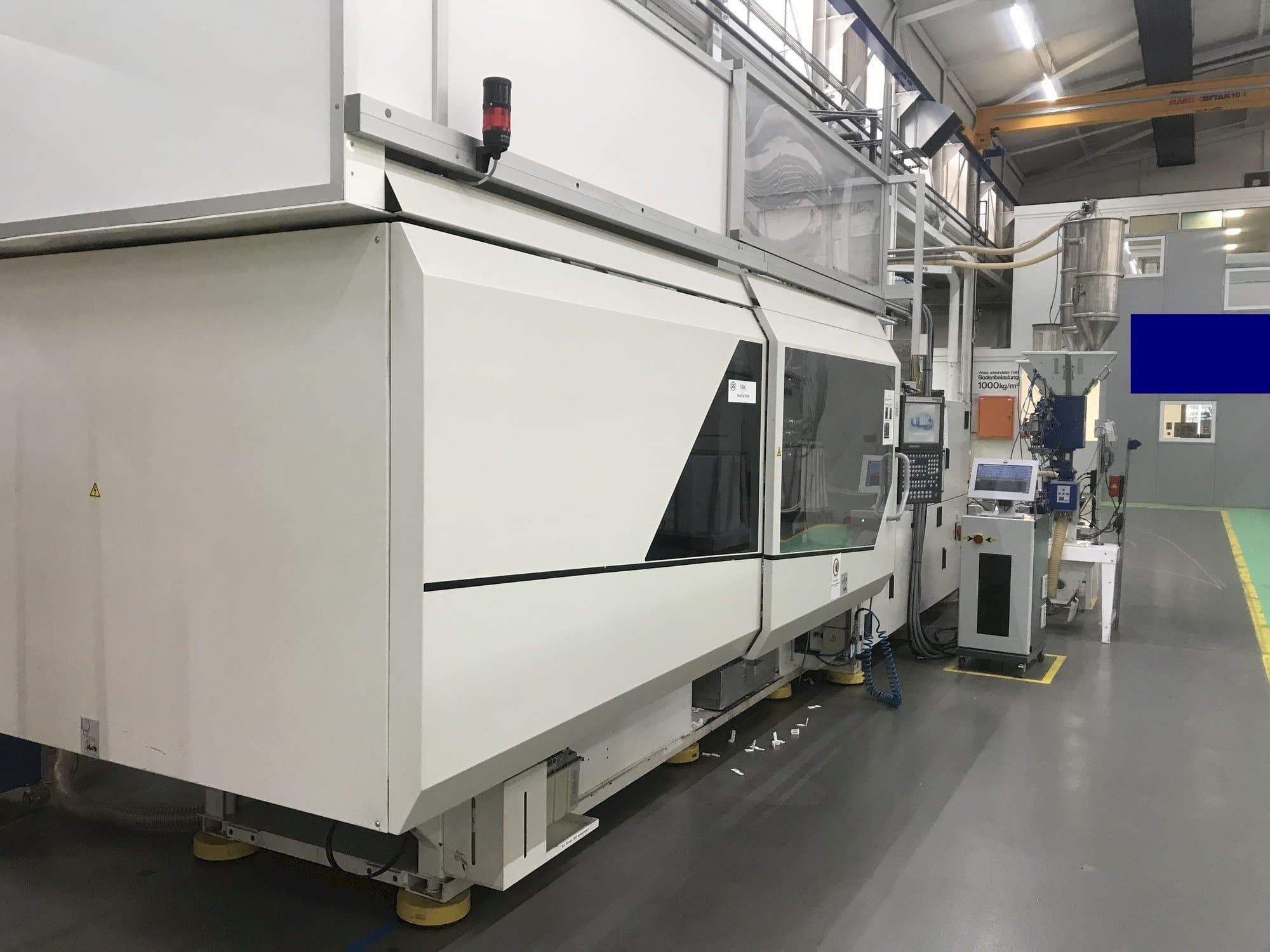 Koneen DEMAG SP 350/820-2500 etunäkymä