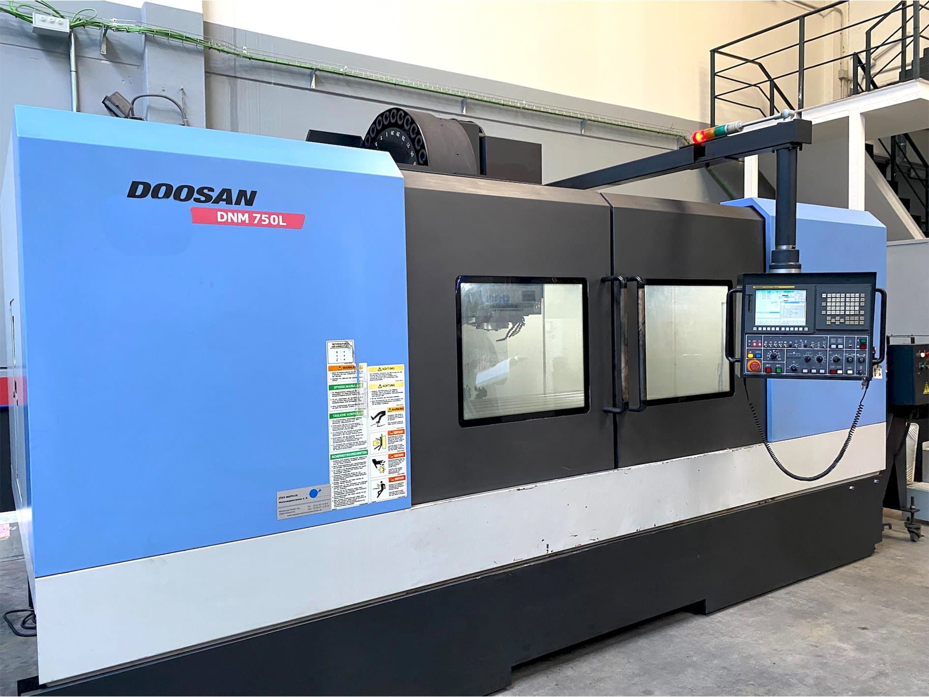 Koneen Doosan DNM705L etunäkymä